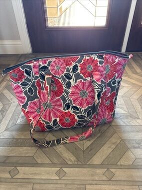 Quilted Floral Tote Bag in Pink Red Vera Bradley Great condition